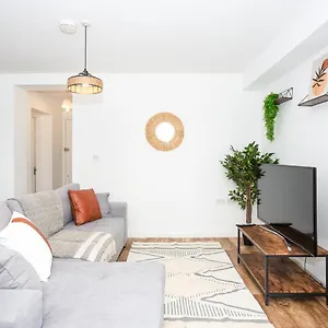 https://southend-serenity-2-bedroom-flat-southend-stays.cambridgehotelsuk.com